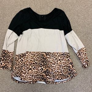 Womens long sleeve top size X-Large cheetah print